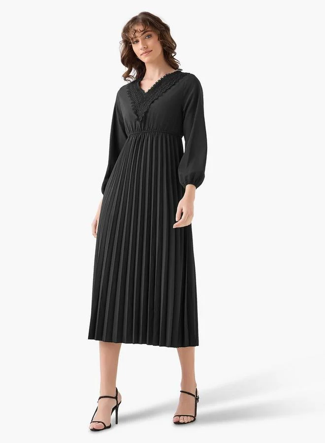 سبلاش فيڤ Pleated Midi Dress with Lace Detail